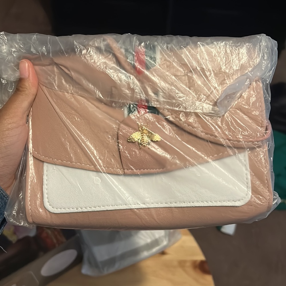 PURSES - Picture 3 of 4